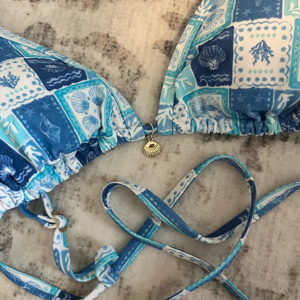 Hollister Blue and White Seashell Print Bikini Top